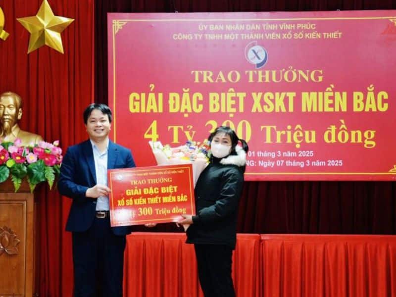 Đổi vé số trúng ở Vĩnh Phúc trao giải